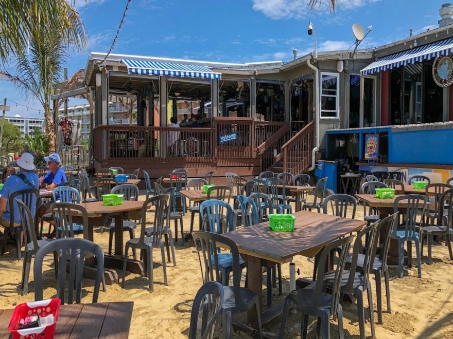 Macky's Bayside Bar & Grill