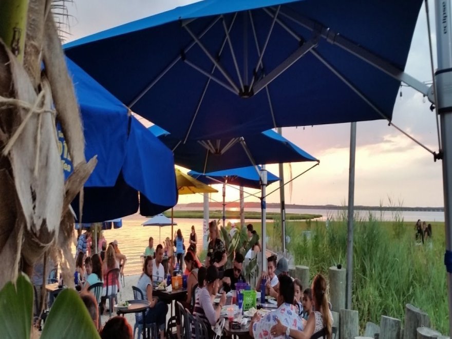 Macky's Bayside Bar & Grill