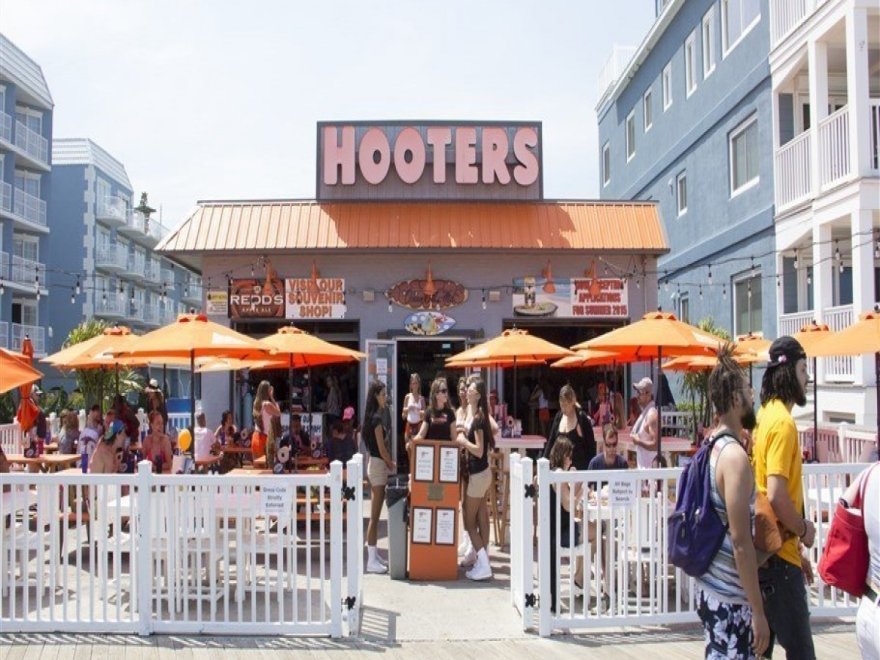 Hooters