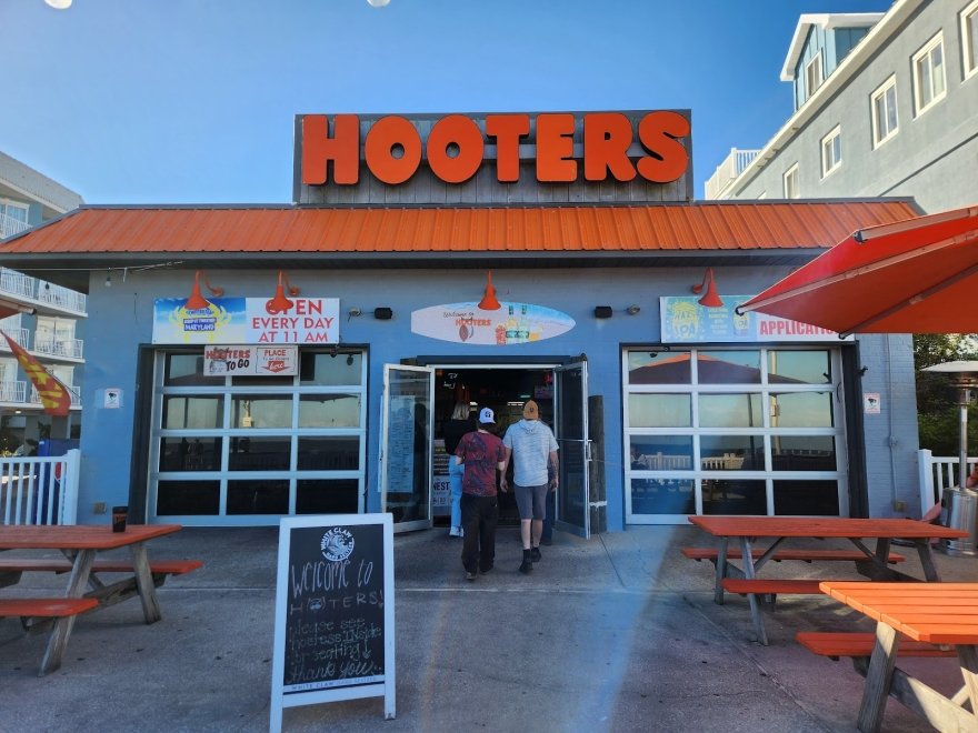 Hooters