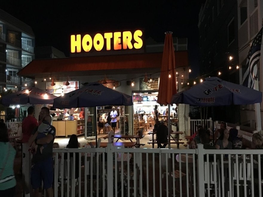 Hooters