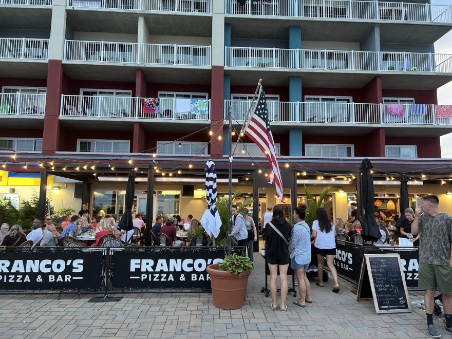 Franco's Pizza and Bar